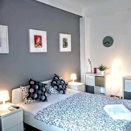 Central Bright Modern Studio Bukarest Exteriör bild